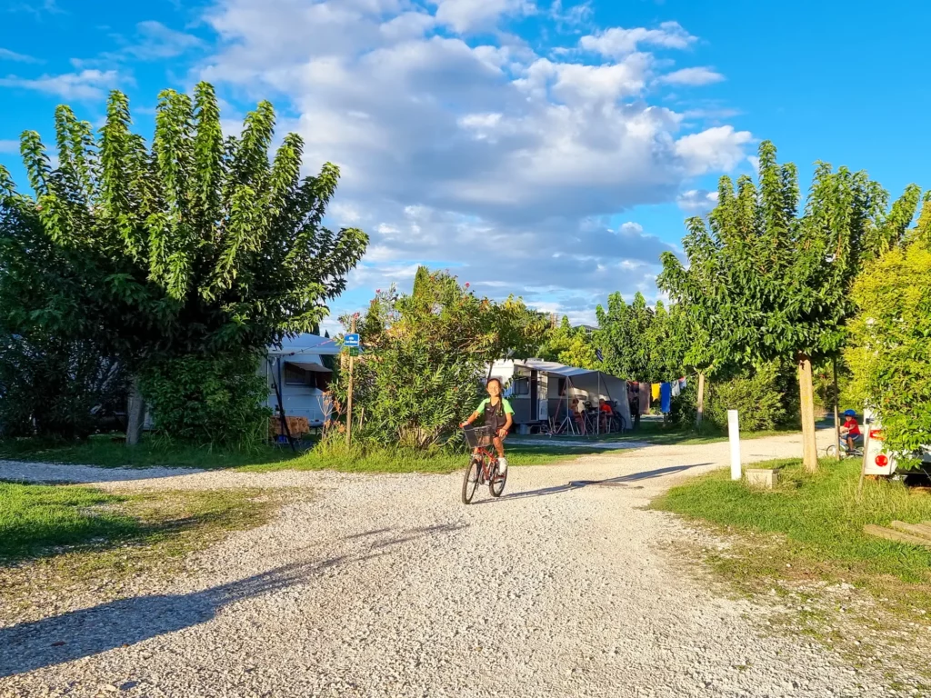 camping baux de provence