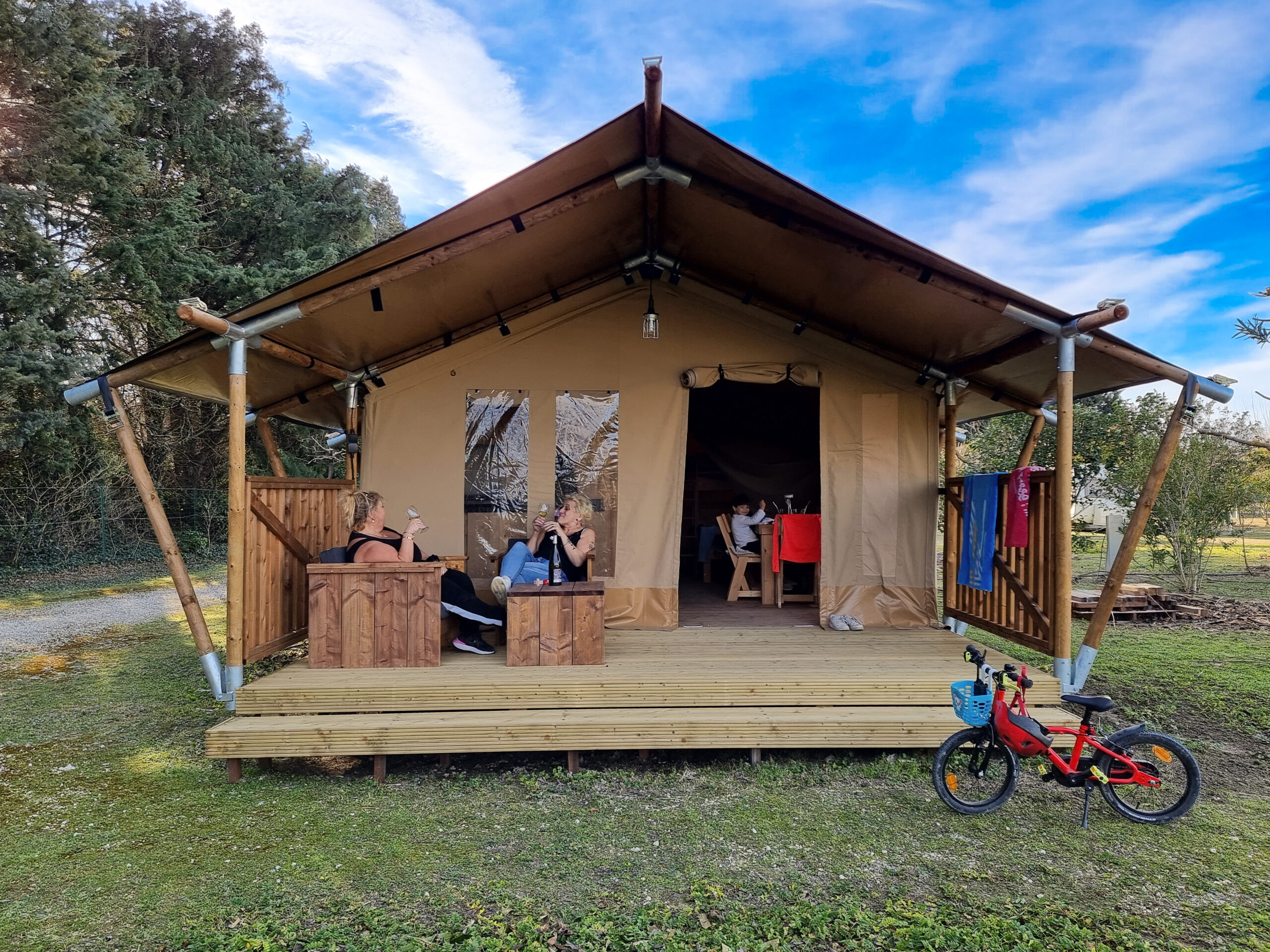 location insolite lodge provence - camping les micocouliers